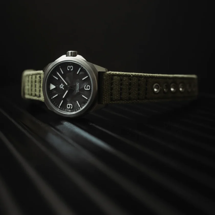 Resolute 2022 - Carbon Fibre [On Strap] - Image 4