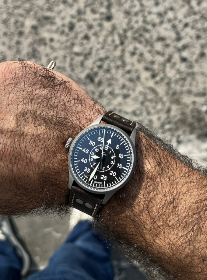 610 Watch (LHD)