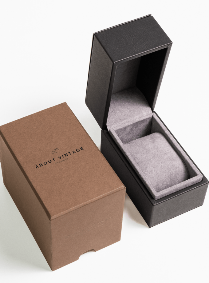 1934 - Telechron Off White Panda