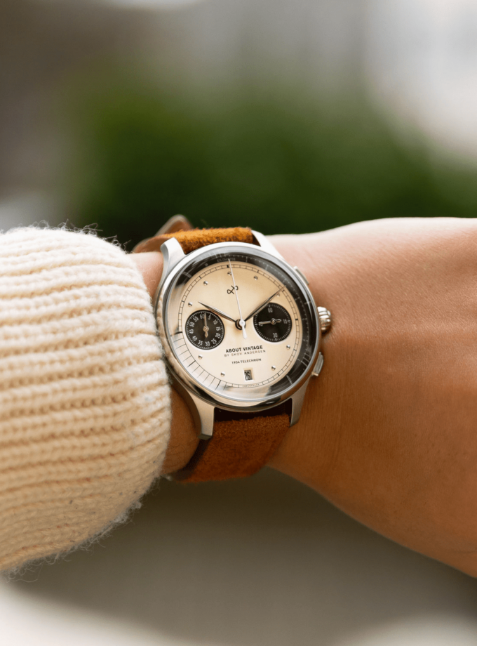 1934 - Telechron Off White Panda